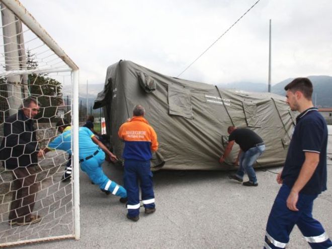 TERREMOTI: POLLINO; NEL POTENTINO SFOLLATI E SENZ'ACQUA